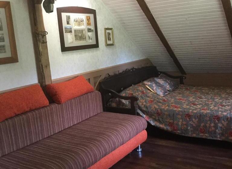 חדר משפחתי, Salamandra Village