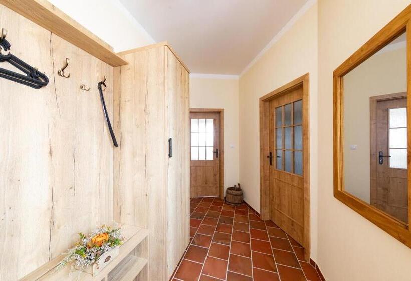 شقة غرفة واحدة, Residence Tvrz Skočice