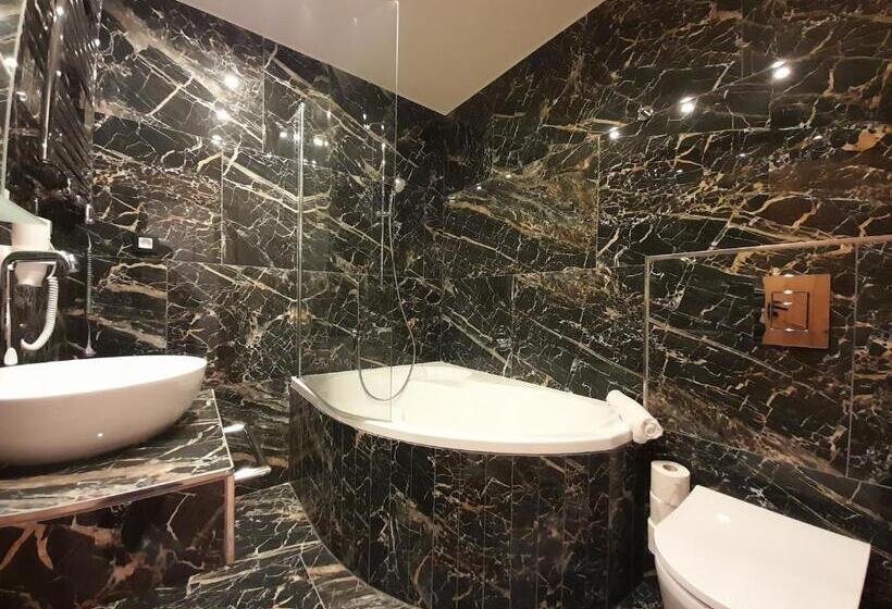 جناح مزود بتراس, Residence Tvrz Skočice