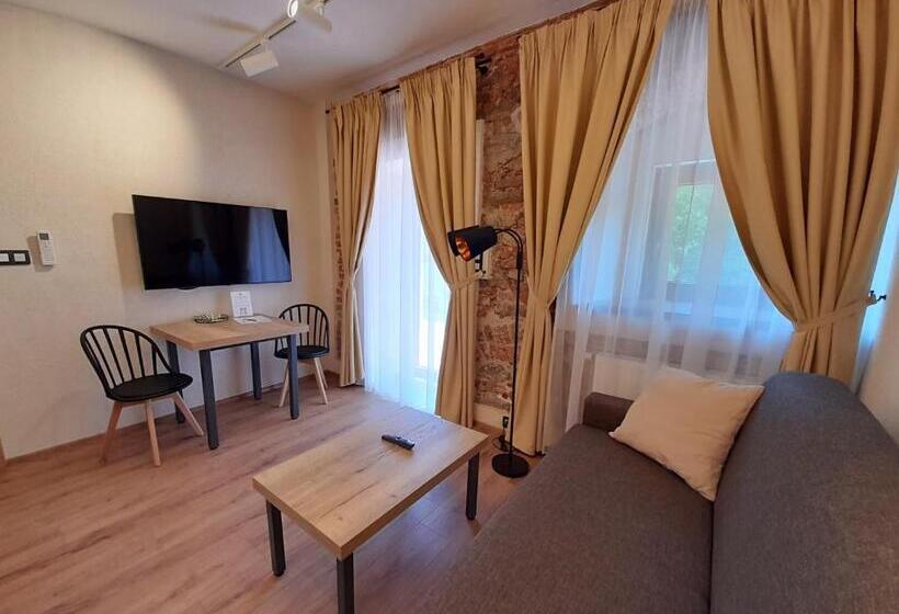테라스 스위트, Residence Tvrz Skočice