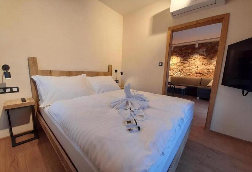 테라스 스위트, Residence Tvrz Skočice