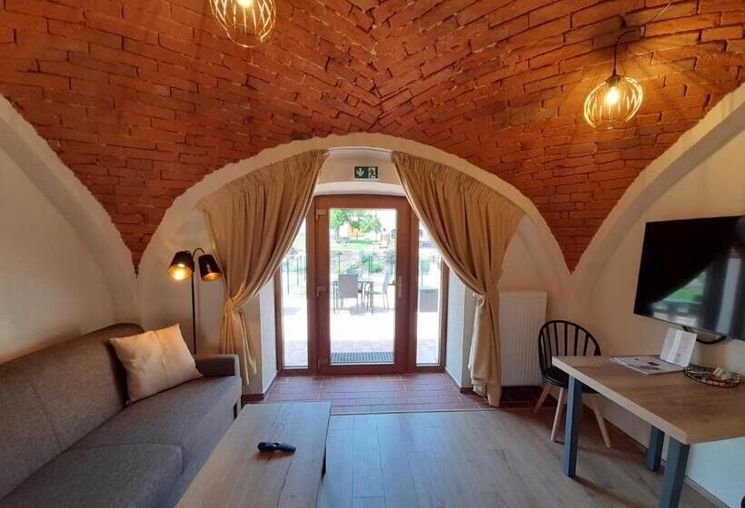 إستوديو قياسى مزودة بتراس, Residence Tvrz Skočice