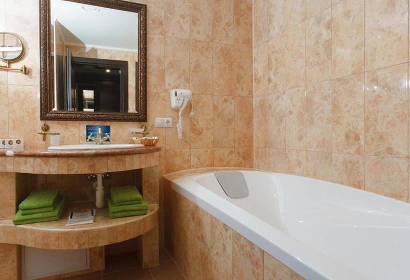 패밀리 스위트, Iváncsó Birtok   термальні води косино