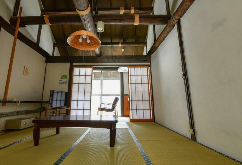 Quarto Triplo Estandar, 秋山郷雄川閣