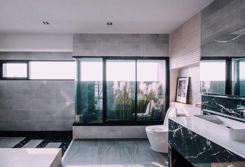 جناح عائلي, The Living Hotel Samutprakan