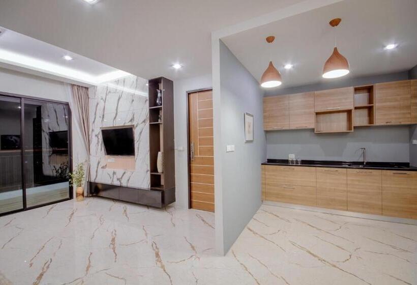 סוויטה משפחתית, The Living Hotel Samutprakan