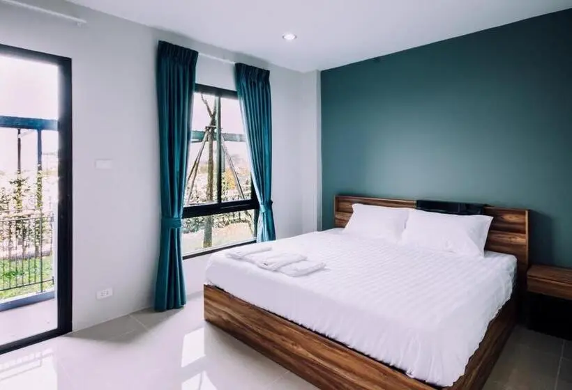 キングサイズベッドのスタンダードルーム, The Living Hotel Samutprakan