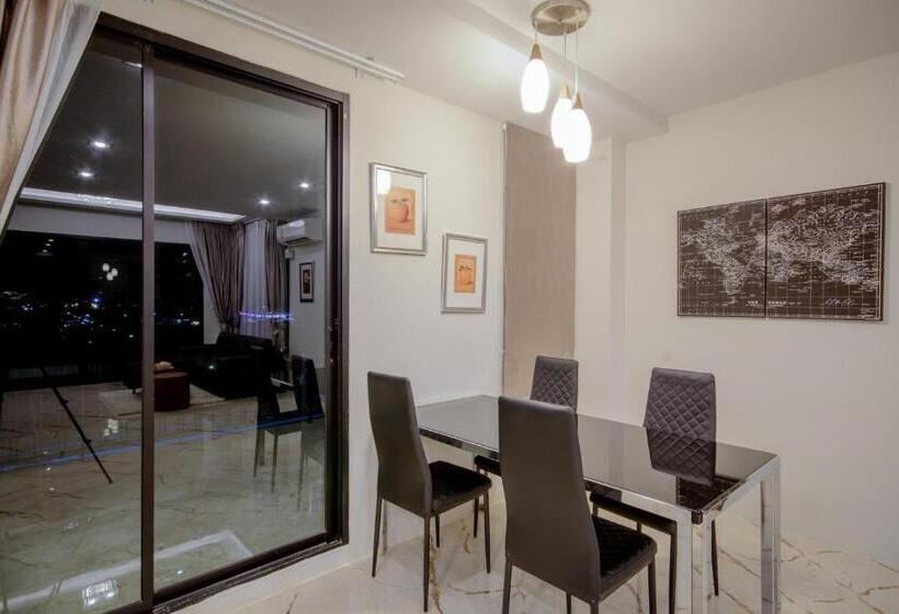 סוויטה משפחתית, The Living Hotel Samutprakan