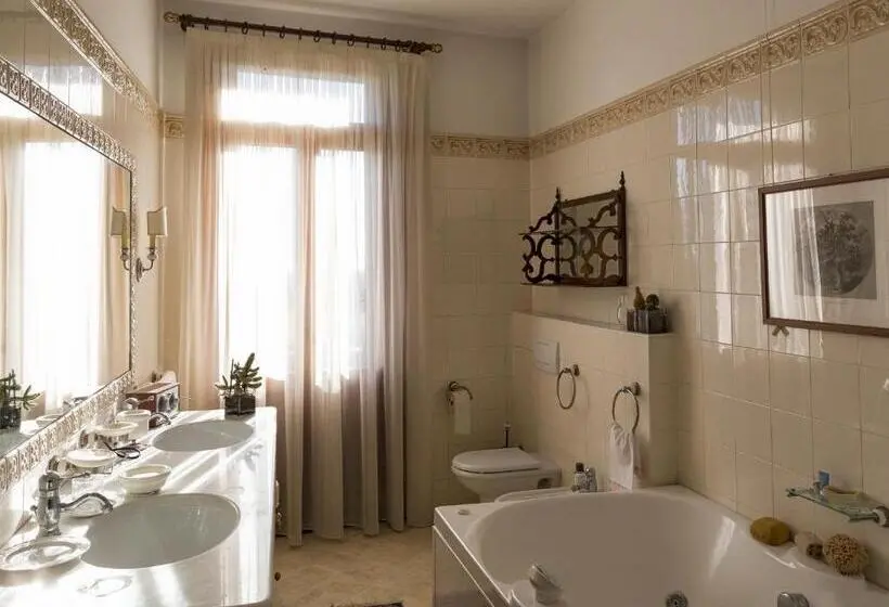 Perhesviitti, Villa Stecchini