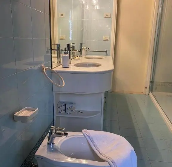 Perhehuone Puutarhanäkymä, Villa Stecchini