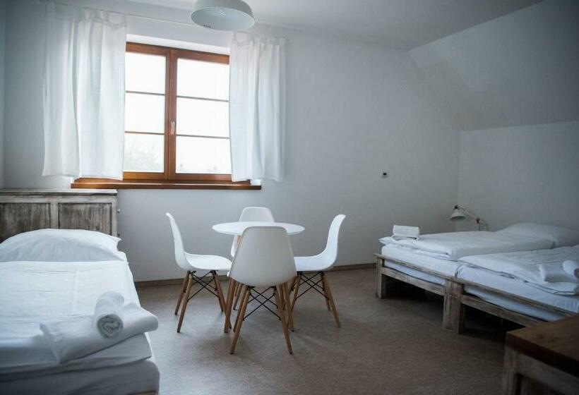 Háromágyas Standard Szoba, Dvůr Perlová Voda