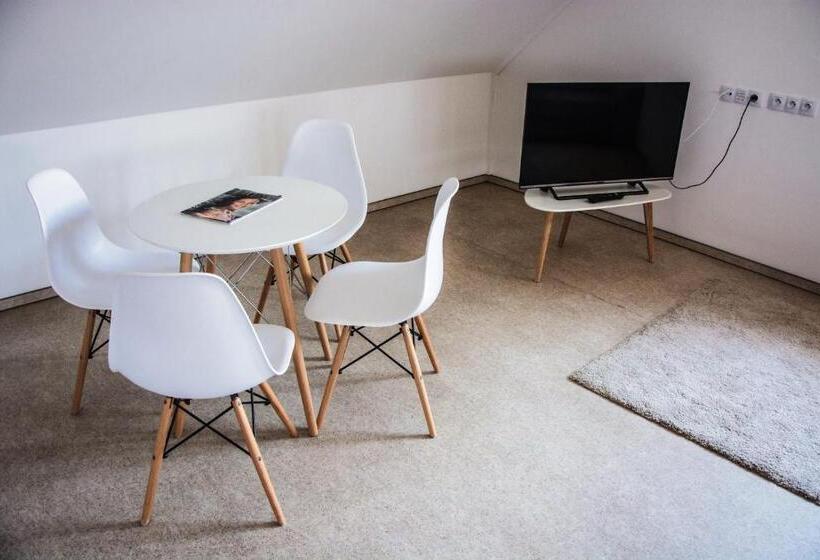 1 Szobás Deluxe Apartman, Dvůr Perlová Voda