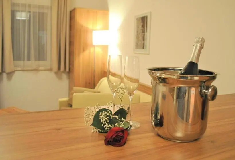 Suite, Mauernböck