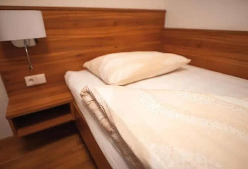 Standard Room, Mauernböck