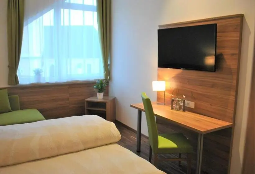 Family Room, Mauernböck