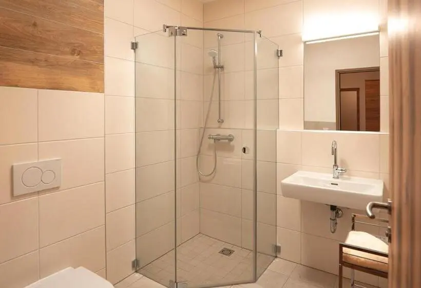 Standard Single Room, Mauernböck