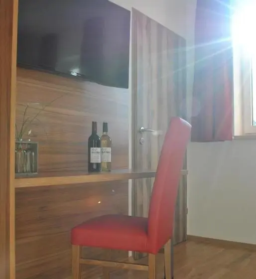 Standard Single Room, Mauernböck