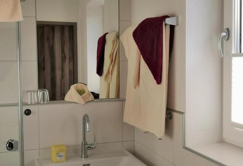 غرفة قياسية فردية, Mauernböck