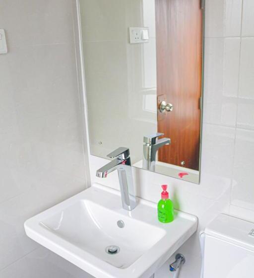 带阳台的三人标准间, The Den 23