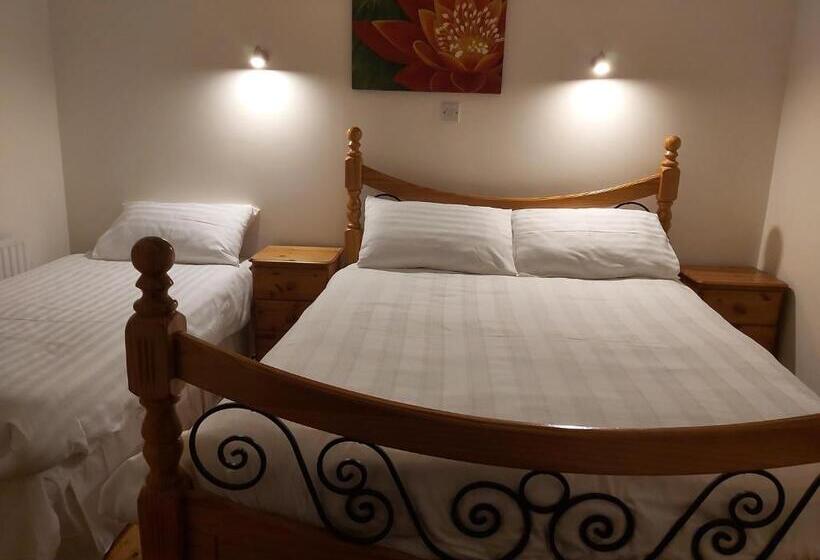 דירת חדר, Keane S Bar & Restaurant