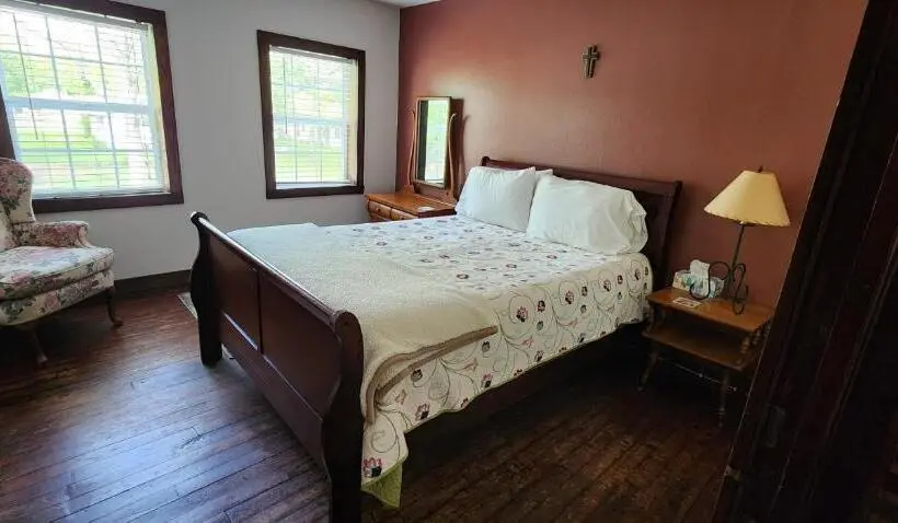 ジュニアスイート, Hootie Creek Guest House
