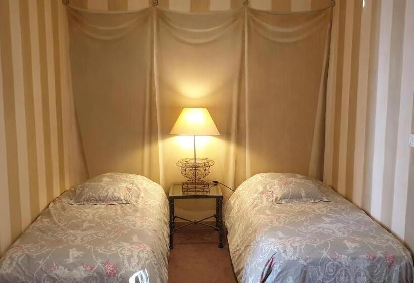 Семейный Номер Вид на Сад, La Villa Des Arts