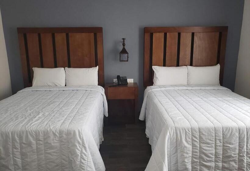 带2个双人床的标准工作室, Plaza Matamoros