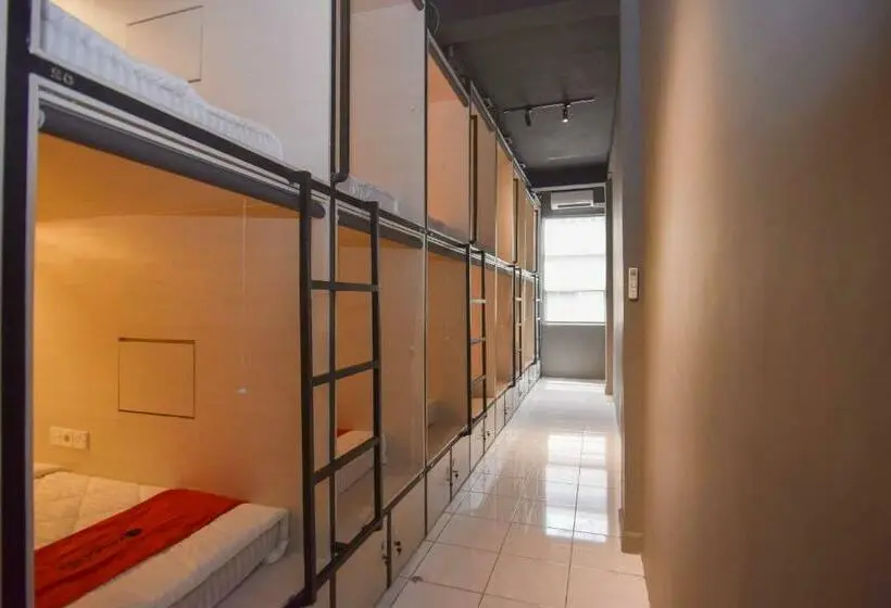تختخواب در اتاق مشترک, Reddoorz Hostel Syariah @ Peunayong Banda Aceh