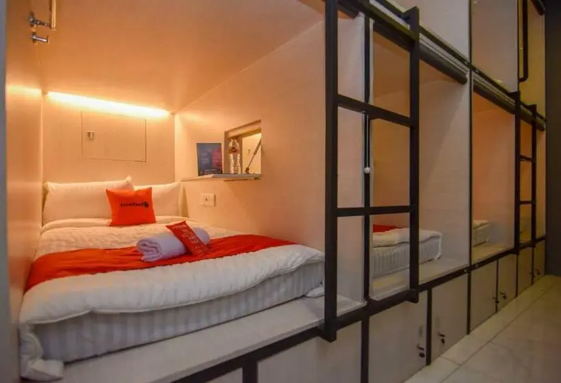 تختخواب در اتاق مشترک, Reddoorz Hostel Syariah @ Peunayong Banda Aceh