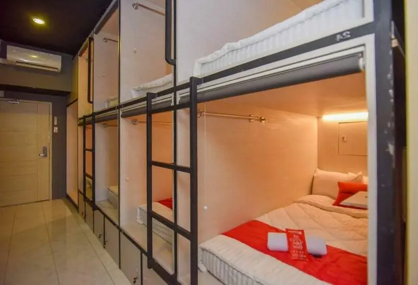 تختخواب در اتاق مشترک, Reddoorz Hostel Syariah @ Peunayong Banda Aceh
