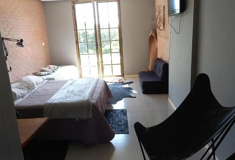 プールの見えるスタンダードトリプルルーム, Rancho Dos Pássaros Amarelos