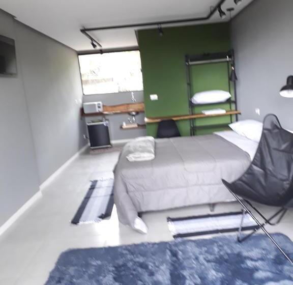 Quarto Triplo Estandar Vista Piscina, Rancho Dos Pássaros Amarelos