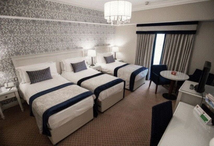 غرفة عائلية, Clanard Court