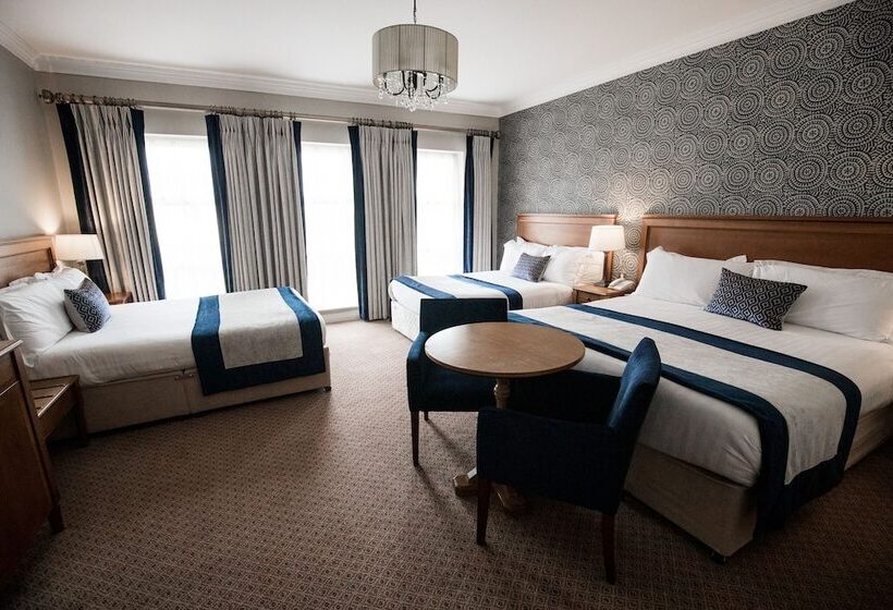 غرفة عائلية, Clanard Court