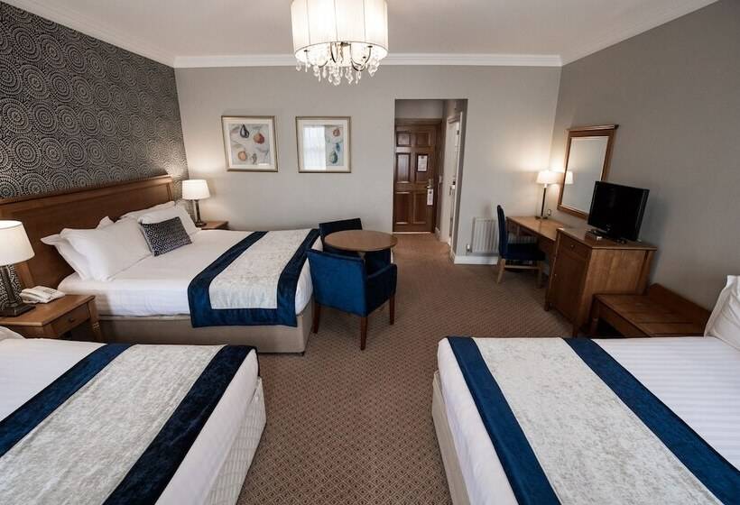 غرفة عائلية, Clanard Court