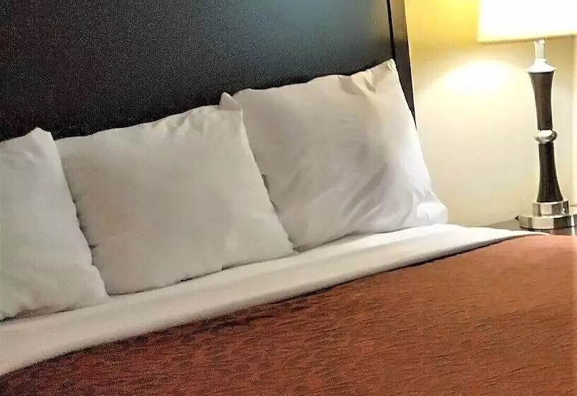 キングサイズベッドのスイートルーム, Days Inn By Wyndham Semmes Mobile