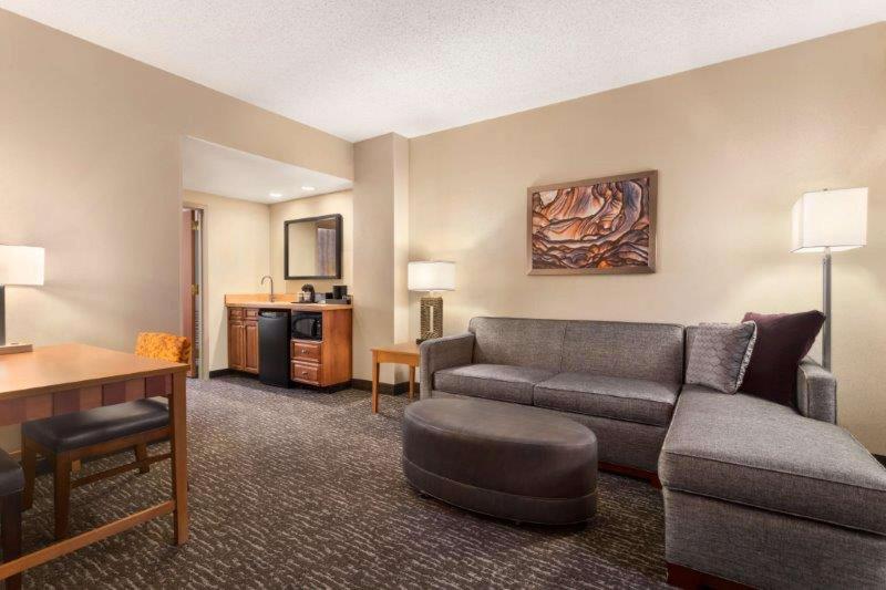جناح, Embassy Suites Northwest Arkansas   Hotel, Spa & Convention