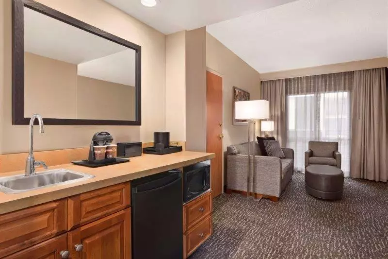 Sviitti King-vuode, Embassy Suites Northwest Arkansas Hotel, Spa & Convention