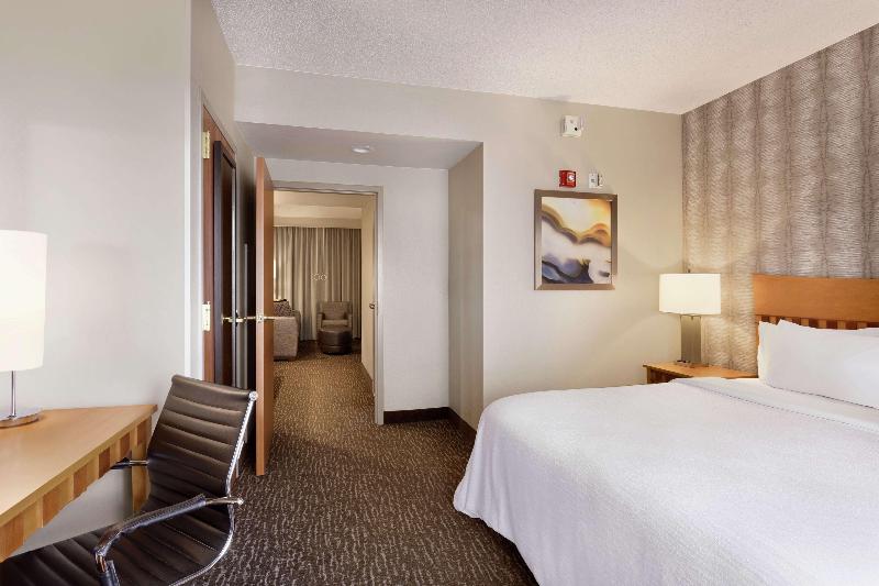 Люкс Кровать Кинг, Embassy Suites Northwest Arkansas   Hotel, Spa & Convention