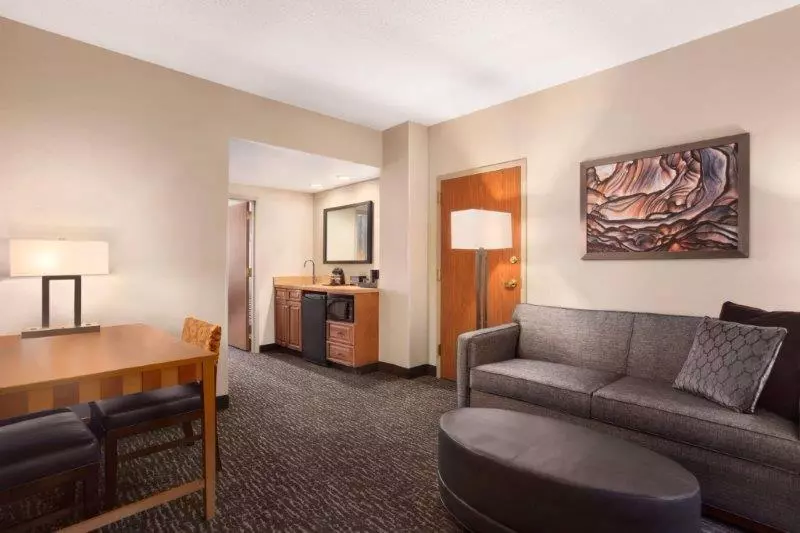 Sviitti King-vuode, Embassy Suites Northwest Arkansas Hotel, Spa & Convention