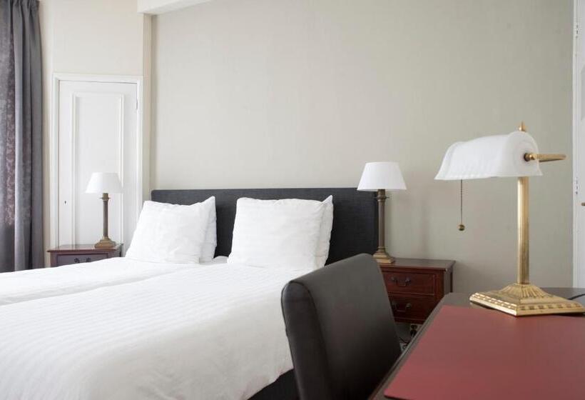 اتاق استاندارد, Fidder Patrick S Whisky Bar