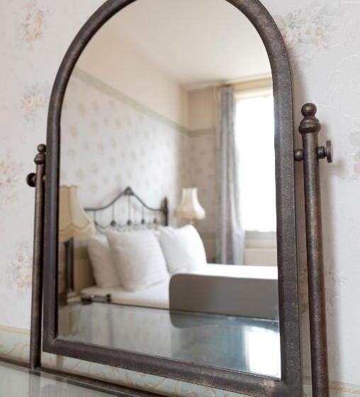 اتاق راحتی, Fidder Patrick S Whisky Bar