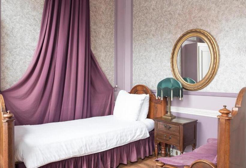 اتاق استاندارد یک نفره, Fidder Patrick S Whisky Bar