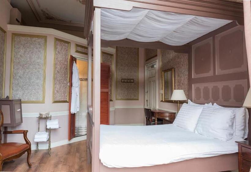 اتاق لوکس با بالکن, Fidder Patrick S Whisky Bar