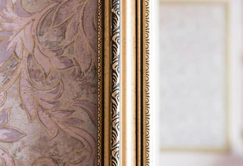 اتاق لوکس با بالکن, Fidder Patrick S Whisky Bar