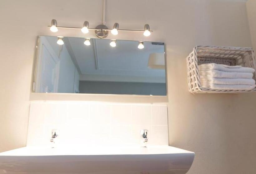 اتاق استاندارد, Fidder Patrick S Whisky Bar