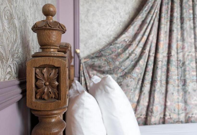 اتاق استاندارد یک نفره, Fidder Patrick S Whisky Bar