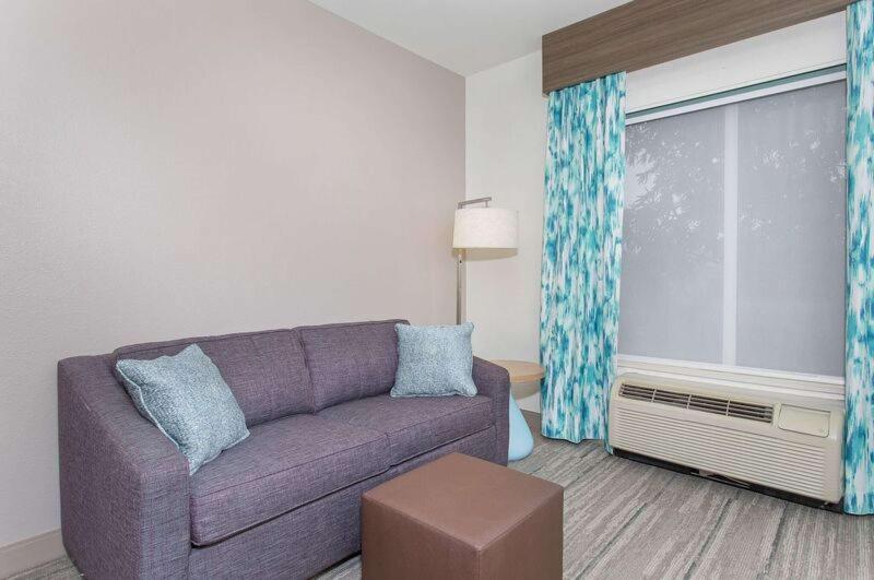 キングサイズベッドのデラックスルーム, Hilton Garden Inn Knoxville West/cedar Bluff