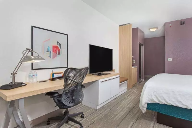 キングサイズベッドのデラックスルーム, Hilton Garden Inn Knoxville West/cedar Bluff