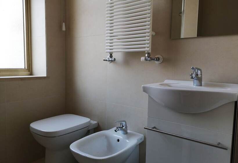 اتاق استاندارد چهار تخته, Rossi